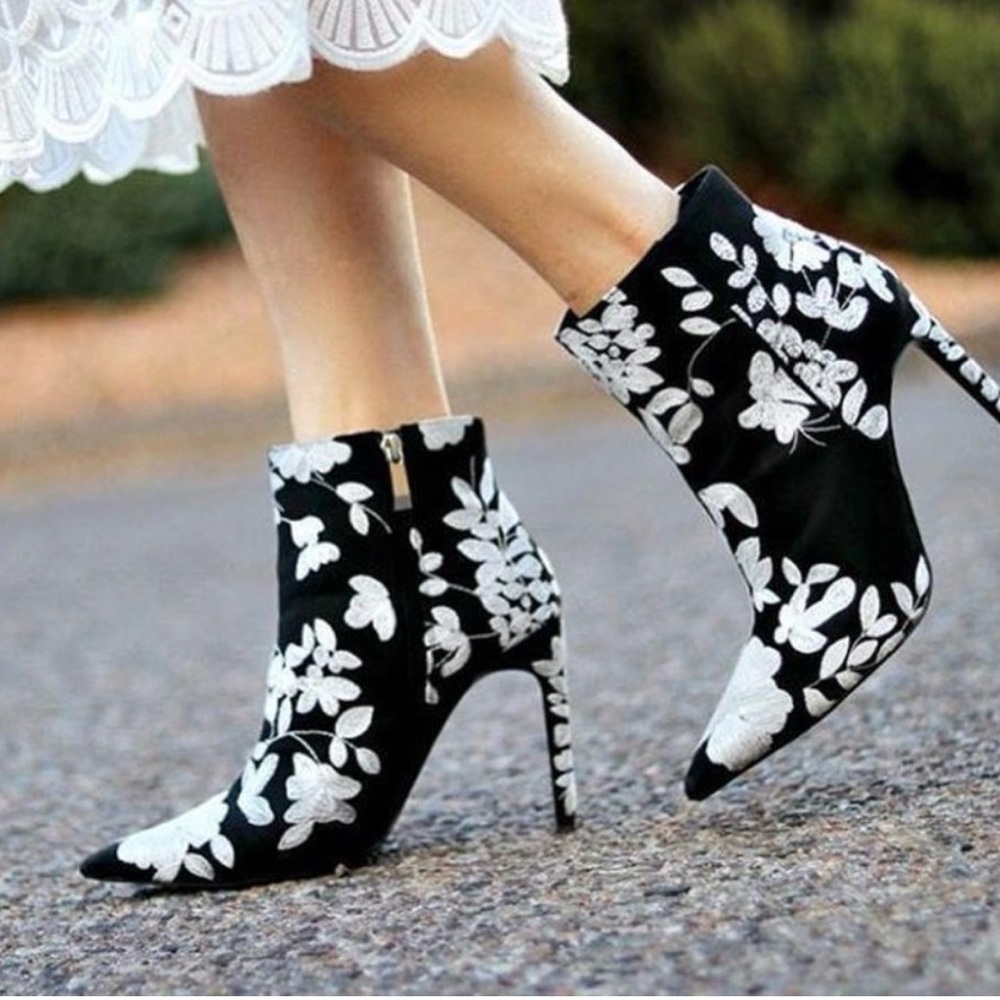 Zara Trafaluc Black Floral Embroidered Pointed-Toe Ankle Boots 37 or 6.5